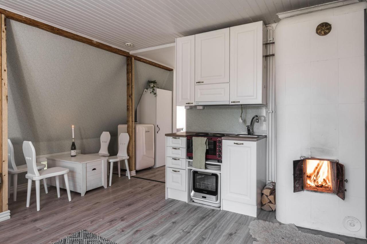 Newly Renovated Apartment In A Woodenhouse From 1910 In Martti! 투르쿠 외부 사진
