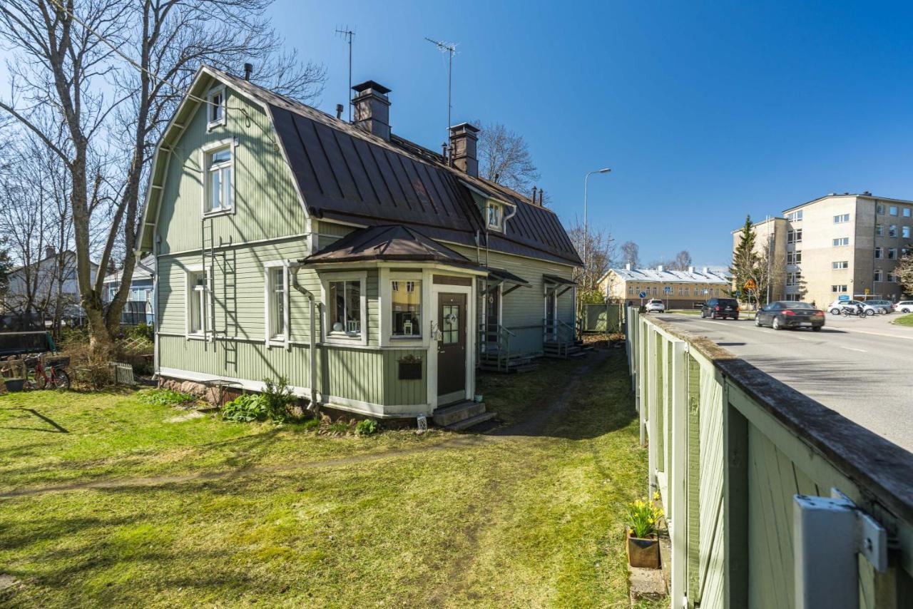 Newly Renovated Apartment In A Woodenhouse From 1910 In Martti! 투르쿠 외부 사진